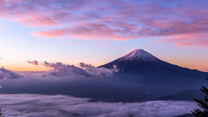 Signature on the horizonMount Fuji on Honshu Island, Japan (© phutthiseth thongtae/Getty Images)