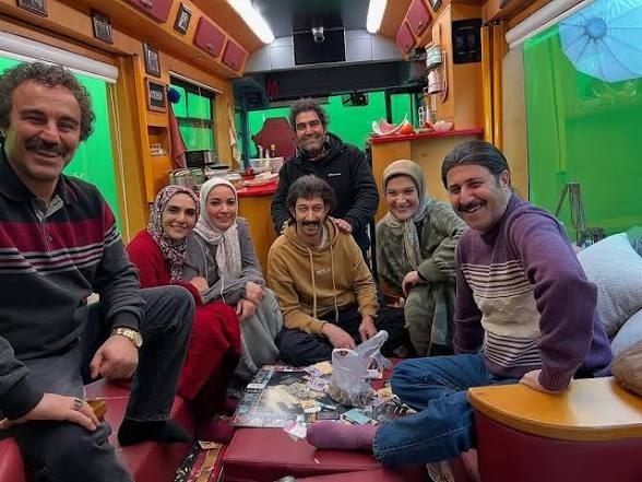 🏡سهندیمیز: ♦️شروع بازپخش فصل هفتم «پایتخت» از امشب🔹«پایتخت ۷» به عنوان یکی از پربیننده‌ترین سریال های طنز صداوسیما، از امشب ساعت ۲۳