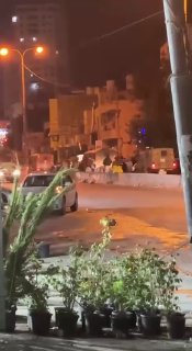 צבא הכיבוש יורה כדורים חיים ופצצות קול במהלך הסתערותו על מחנה קלנדיה