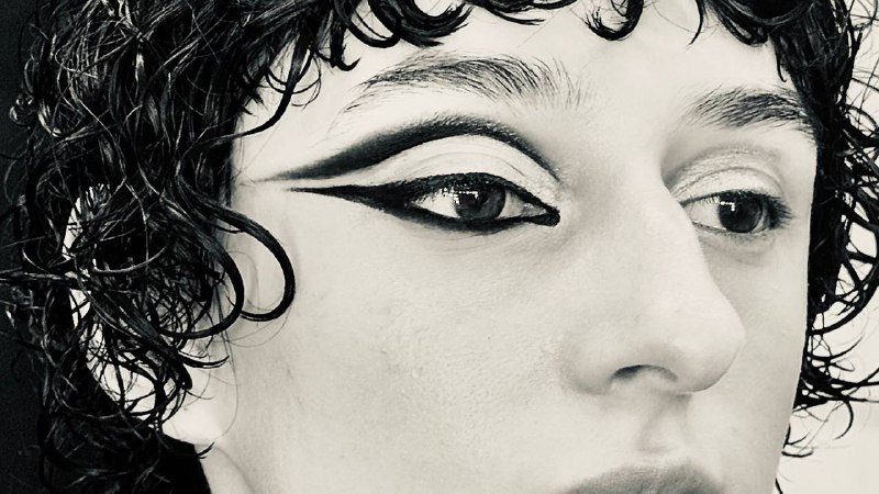 Не спеша возвращаюсь к себе, как фотограф. Для тех, кто не знал, до волос я плотно занималась фотографией — целых 8 лет.  Найдя свой стиль и внутреннее вдохновение, примерно в тот же момент я решила оставить фотографию в прошлом и полностью посвятить себя стрижкам и уходу за волосами.  После перерыва в 10 лет я решила вспомнить свой стиль и продолжить заниматься фотографией. В поисках новых открытий в себе и чтобы не утратить этот талант навсегда.  А вы когда-нибудь задумывались, что именно вы хотели бы вернуть — мечты и увлечения?Не спеша возвращаюсь к себе, как фотограф. Для тех, кто не знал, до волос я плотно занималась фотографией — целых 8 лет.  Найдя свой стиль и внутреннее вдохновение, примерно в тот же момент я решила оставить фотографию в прошлом и полностью посвятить себя стрижкам и уходу за волосами.  После перерыва в 10 лет я решила вспомнить свой стиль и продолжить заниматься фотографией. В поисках новых открытий в себе и чтобы не утратить этот талант навсегда.  А вы когда-нибудь задумывались, что именно вы хотели бы вернуть — мечты и увлечения?