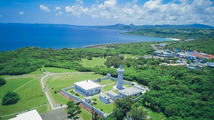 【屏東恆春│景點】鵝鑾鼻燈塔。台灣最南端純白色燈塔，台灣八景之一，雖然很芭樂的景點但很好拍照