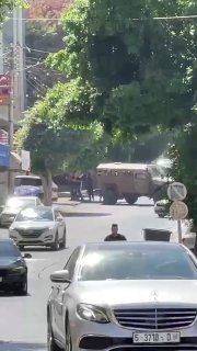דחוף: צבא הכיבוש עוצר אזרחים ברחוב האוניברסיטה.