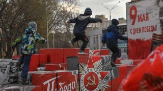 ⚡️ Полиция в Коми отказалась требовать ареста девятилетнего ребенка из-за сломанной фанерной инсталляции к 9 маяМВД Сыктывкара отозвало исковое заявление, в котором требовало отправить в Центр временного содержания несовершеннолетних правонарушителей девят