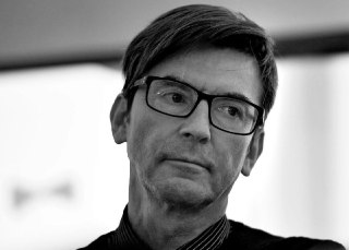 Умер российский тележурналист Сергей Шолохов — ведущий программ «Пятое колесо» и «Тихий дом». В 1991 году он вместе с Сергеем Курехиным придумал тот самый мем «Ленин — гриб».Шолохову было 67 лет.