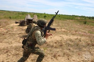 Беларусь создает десантно-штурмовую бригаду на границе с Украиной⚪️ Подробности. О создании бригады заявил командующий силами специальных операций ВС Беларуси Александр Ильюкевич. 37-я десантно-штурмовая бригада будет располагаться в Гомельской области нед