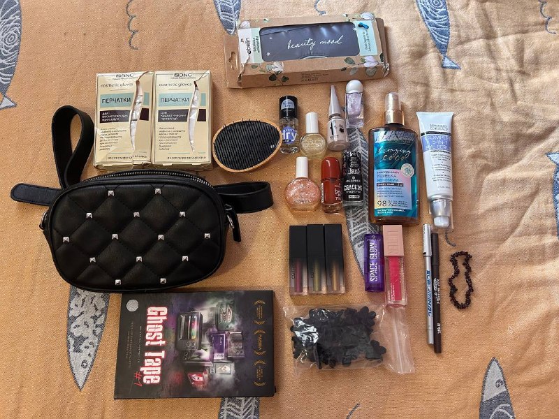 В связи с расхламлением продаю вот такой наборчик косметики и аксессуаров. — фото 1