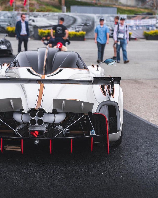Pagani Huayra R 3