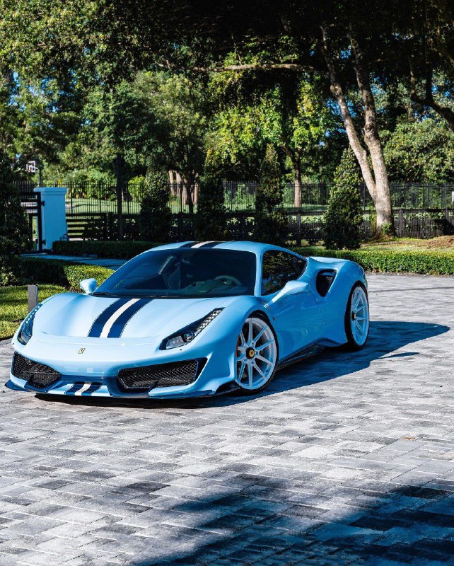 Ferrari 488 Pista 1
