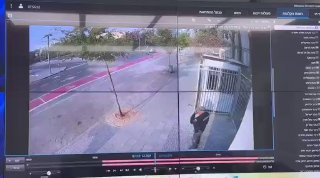 גבעת שמואל: חשוד חוטף נשק למאבטחים בבית הספר ונמלט; חיפוש המשטרה אחריו כלי תקשורת ישראלים דיווחו כי הרקע לא…