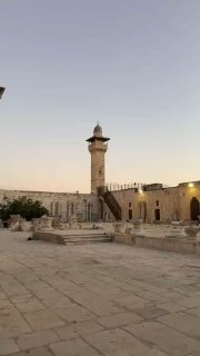 المؤذن زهير الصباح يرفع الأذان من الأقصى