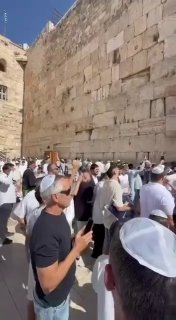 5 days to the elections: Eisenkot arrived at the Western Wall, worshipers cheered Netanyahu.
