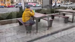 Причина аварии — плохие гоночные колёса, об этом Mash сообщил сам Navai. Рассказал, что не поставил номера только потому, что недавно купил феррари. "Машину не жалко, главное, что все живы-здоровы". ❗ Не грузятся фото и видео? Читайте нас в MAX.