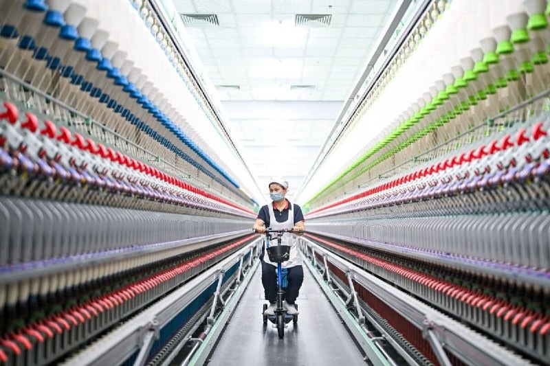 عصر ایران: نشریه چاپ پکن: تاب‌آوری اقتصاد چین در برابر چالش‌ها ادامه دارد🔹یک نشریه چاپ پکن با اشاره به کاهش رشد اقتصادی چین در سه م