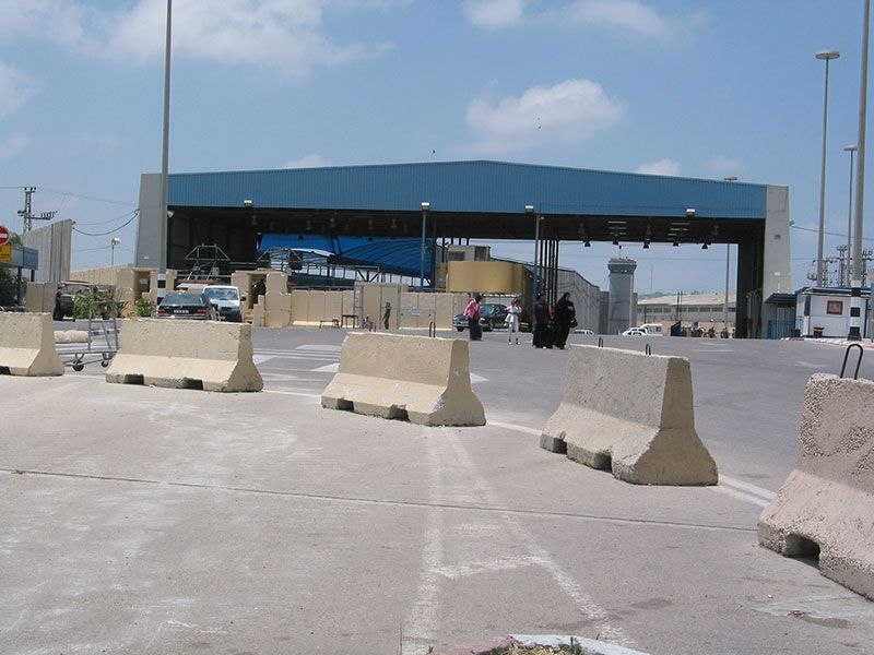 Israeli security chief readies Erez crossing as politicians deny plan.