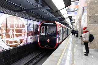 Ветки московского метро разгрузились на 23% после запуска Большой кольцевой линии.Москвичи и не только уже три года наматывают круги большой подземки и экономят до 45 минут в день на дорогу. Это целый эпизод сериала или небольшая кардиотренировка. Запуск н