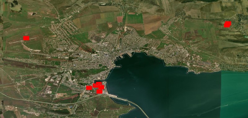 ❗️Political commentator Mikhail Sheitelman claimed, citing his own source, that two tankers carrying gasoline to Crimea were hit and are burning in the Sea of Azov. He said each tanker carried a platoon of machine gunners.