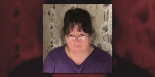 «Вы увидите ее минимум через 10 лет»: ФСБ похитила учительницу в оккупированной Херсонской области. До этого местные «власти» делали отчетные фото с ее матерью, пережившей Вторую мировую войнуСотрудники ФСБ 5 августа в селе Первоконстантиновка в оккупирова