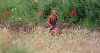 Онлайн-кинотеатры «Иви» и Viju вырезали из фильма Михалкова «Утомленные солнцем» несколько сцен, в том числе с самим Михалковым — «Можем объяснить»В частности, платформы удалили из фильма сцену в бане, где героя Михалкова парит его дочь, а героиня Ингеборг