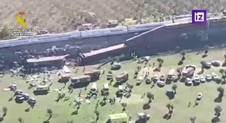 הערכות נמוכות יותר מצביעות על כך ש-46 בני אדם נהרגו וכמה אחרים נפצעו כאשר שתי רכבות מהירות התנגשו ליד העיר…