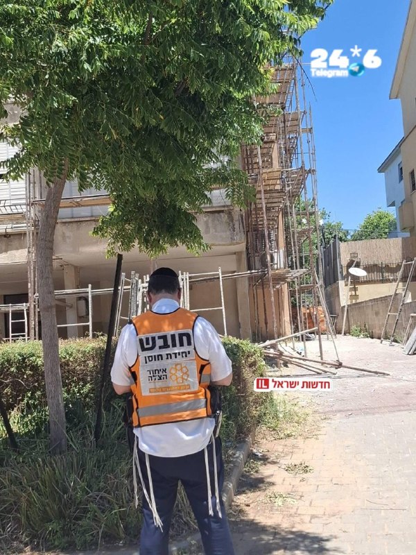 🇮🇱 פועל כבן 60 נפצע קשה ולא יציב לאחר שנפל מגג מבנה במהלך עבודתו ברחוב החשמונאים בנתניה. חובשי איחוד הצלה…