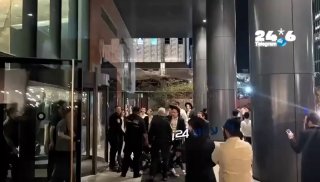 🇮🇱 Dozens of ultra-Orthodox protesters are trying to break into a military base where ultra-Orthodox people serve near Bnei Brak. Lee Aish - Police and Criminals i24.