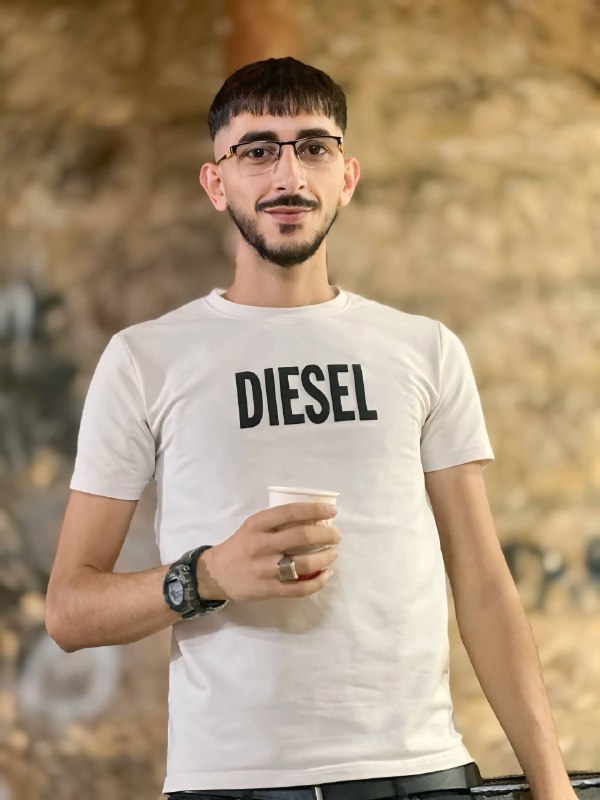 הצעיר המשוחרר, עמר ג'יהאד זריפה, מהעיר שכם, הסגיר את עצמו לפני שעה קלה במחסום עוורתא, לאחר שפשטו הבוקר על ב…