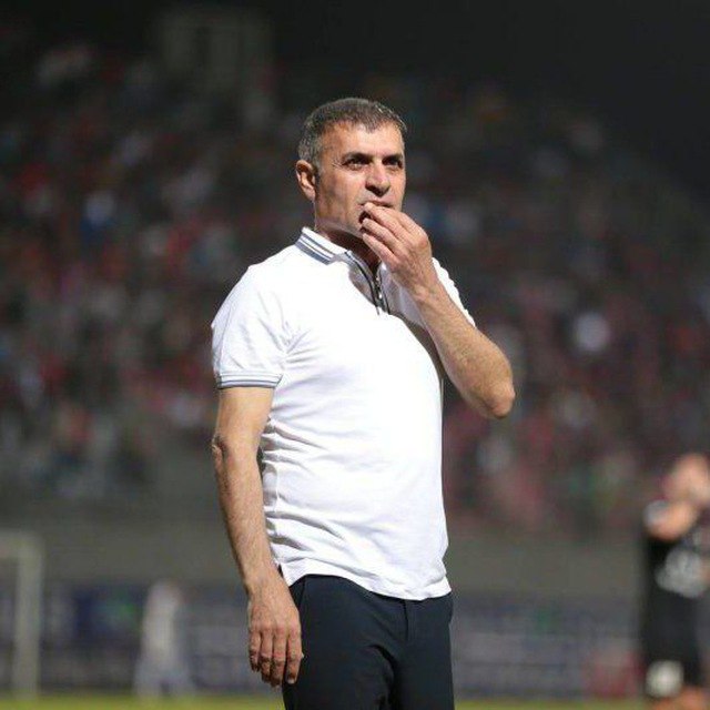 Football Twitts: وقتی سطحت از کراشت پایین تره ولی یه دفعه یادت میاد عبدالله ویسی تونست با استقلال خوزستان قهرمان لیگ برتر بشه. @Futball_T