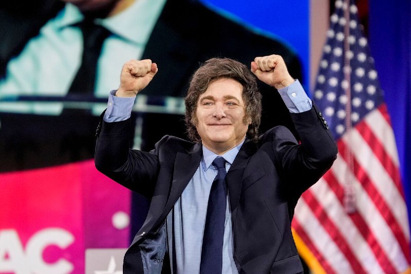 Milei Clamps Down on Immigration to ‘Make Argentina Great Again’