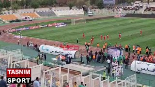 בהצלחה והיד אמירי ופרשד אחמדזאדה עם הספסל של פרספוליס