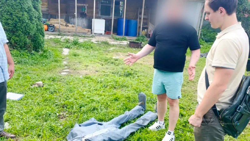 אדם הפגין טכניקת היאבקות והרג בטעות מכר ליד ולדימיר. במהלך משתה במסיבת יום הולדת לילדים, הזמין אביה של ילדת…