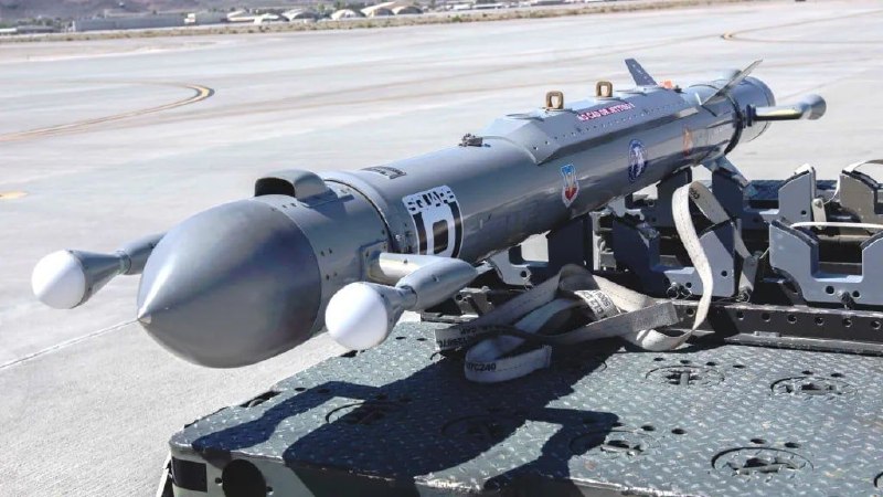 ⭕ המשימה העיקרית של ה-F-16CJ היא לדכא הגנה אווירית, המצוידת בתרמיל הלוחמה האלקטרוני החדש של Angry Kitten.