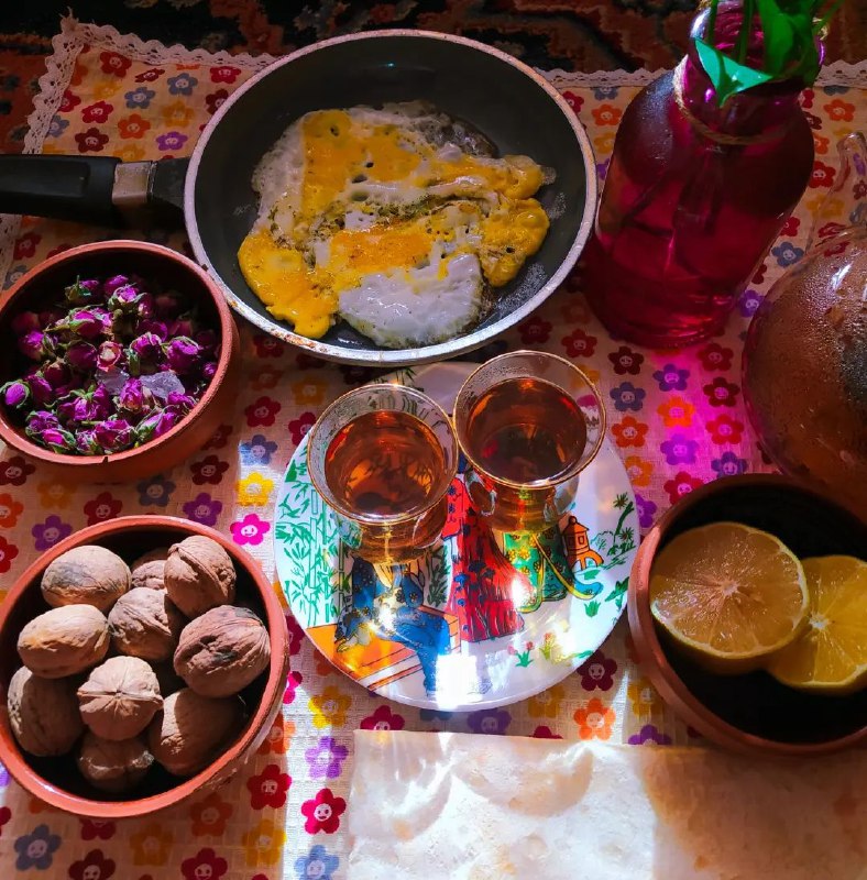 🌟 انرژی مثبت 🌟: صبحي دیگر از راه رسیده است، و من آمدہ ام با صبح بخیری دیگر و با سینی صبحانه ای در دست که طعم شیرین عشق دارد و بوی دل انگ
