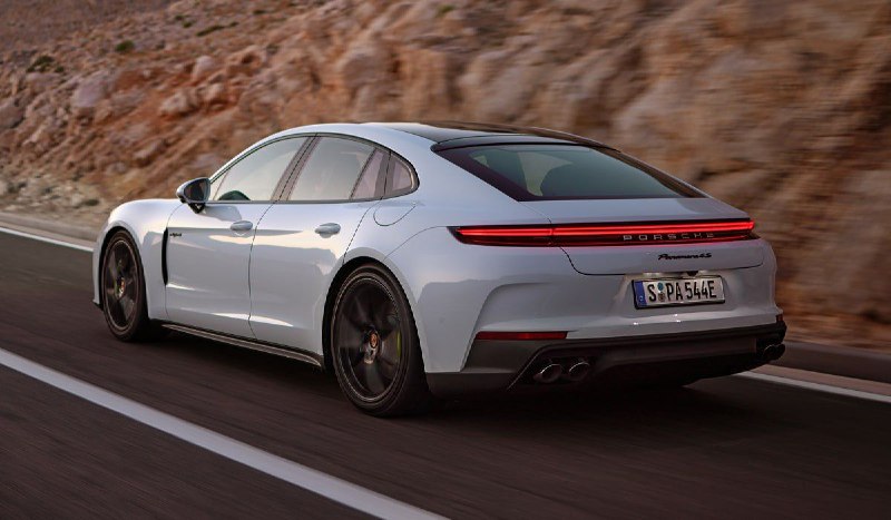 Porsche Panamera 2024 года получила новые гибридные версии 4