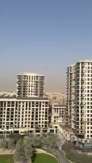 Сообщается о попадании иранского беспилотника в жилой дом в Дубае. Предположительно, после попадания беспилотник не взорвался.