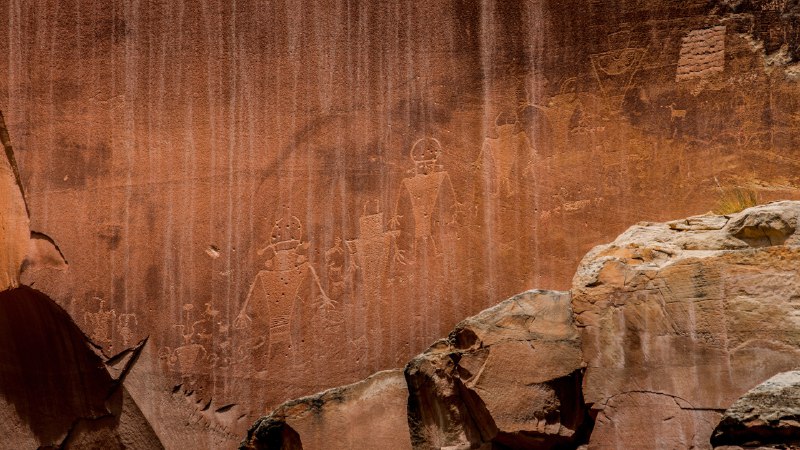 Age-old storyboardPetroglyphs near Fruita in Capitol Reef National Park, Utah (© Nicolas VINCENT/Adobe Stock)