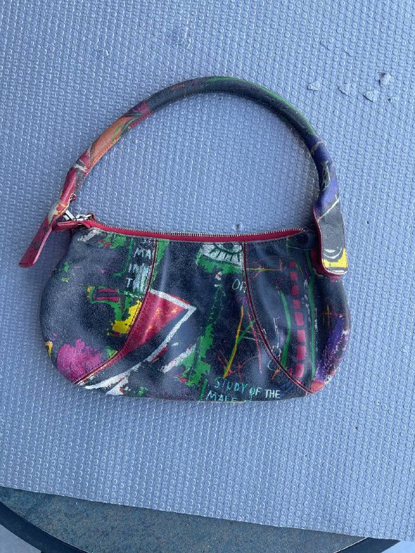 Продаю винтажную сумочку Roberto Cavalli (оригинал). Куплена в нулевых. В хорошем состоянии, очень с