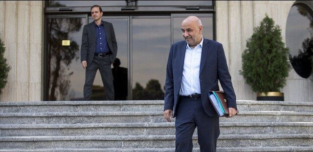 تجارت نیوز: 🔻وزیر کار: افزایش مبلغ کالابرگ بستگی به تامین منابع غیرتورمی داردمیدری:▪️دولت و مجلس، بر این موضوع توافق دارد که مبلغ ک