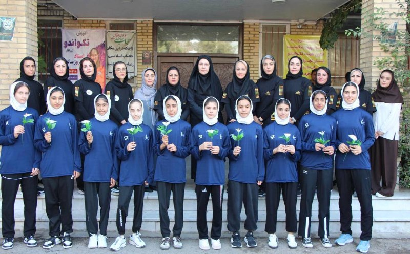اخبار تکواندو استان تهران: 📷اعزام تیم نونهالان دختر هیأت تکواندو استان تهران به مسابقات کشوری اراک🔹تیم نونهالان دختر هیأت تکواندو استان تهران روز ۲