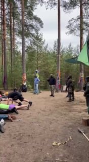Силовики устроили рейд на музыкальный фестиваль под Выборгом. Задержаны около 100 человек за «песни в поддержку Украины» и «призывы к смене режима»Полиция и спецназ провели масштабный рейд на закрытом «леворадикальном» музыкальном фестивале в лесу Выборгск