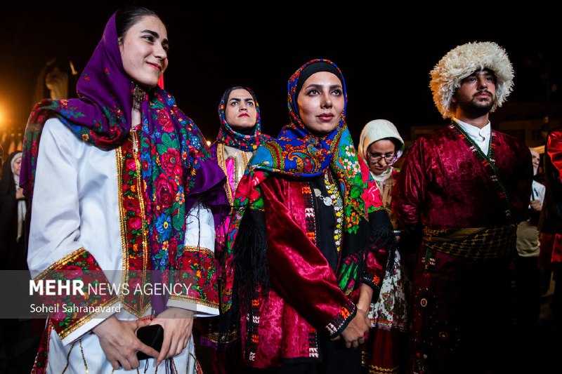 خبرگزاری مهر: 📸 جشن وحدت در میدان انقلاب تهران🔺 جشن وحدت در آستانه میلاد باسعادت پیامبر اکرم(ص)، شامگاه پنجشنبه ۵ شهریور ۱۴۰۵ با حضور 