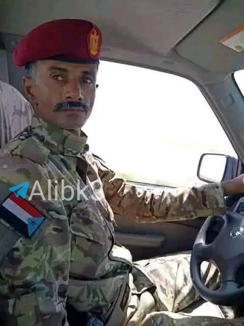 The commander of the Ninth Thunder Brigade in the southern forces loyal to Saudi Arabia, Farouq al-Kawli, was seriously injured by fire from Yemeni forces during the fighting in Mudarba province, which is still ongoing.