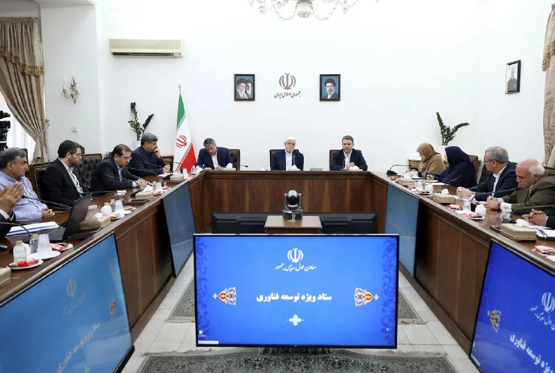 خبرگزاری‌کارایران"ایلنا": عارف:طرح موسوم به «مقابله با نفوذ بیگانگان» به فعالیت علمی کشور ضربه می‌زندمعاون اول رئیس‌جمهور با انتقاد از طرح «مقابله