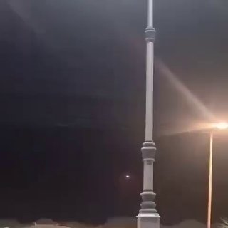 🇺🇸🇰🇼🇮🇷 - צילומים נוספים מציגים מערכות HIMARS אמריקאיות יורות מכווית לעבר מטרות באיראן.