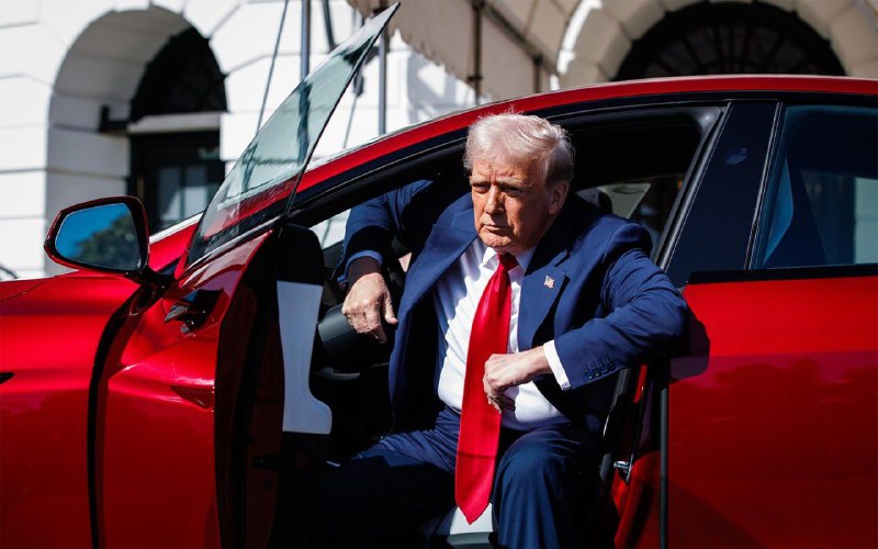 Трамп продаёт свою Tesla Model S из-за конфликта с Маском