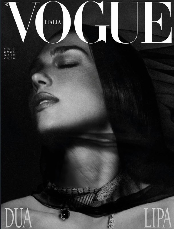 Дуа Липа стала героиней сентябрьского номера итальянского Vogue.