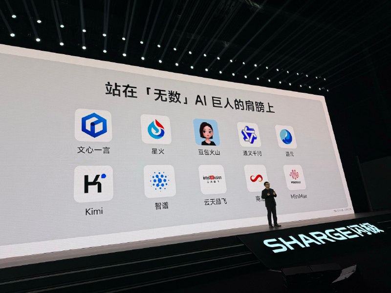 1. 今晚发布的闪极 AI 拍摄眼镜，名叫“拍拍镜”，很可爱，很好记