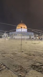 אווירה של אמונה מלאת זיכרון ותחנונים במסגד אל-אקצא המבורך עם עלות השחר היום, שישי.