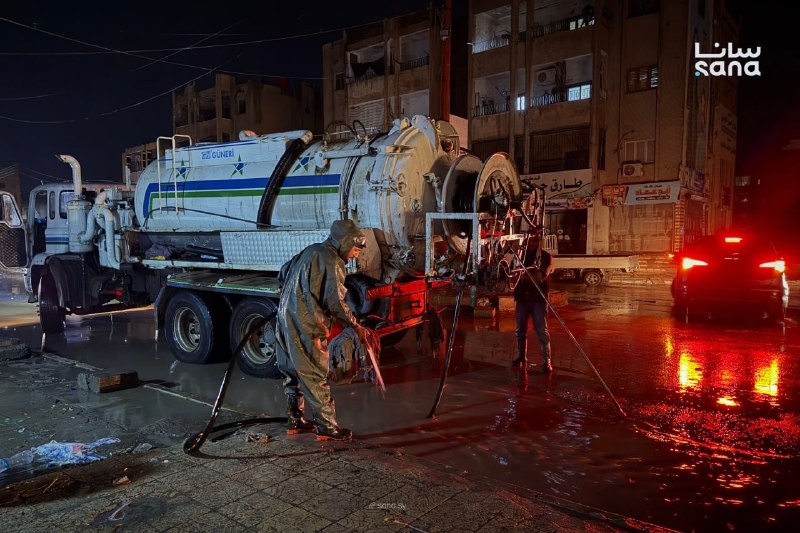 מועצת העיר רקה ממשיכה בעבודות פינוי מקלטי גשם ופתיחתם במספר שכונות בעיר, בעקבות הגשמים שגרמו להצפות חלק מהר…