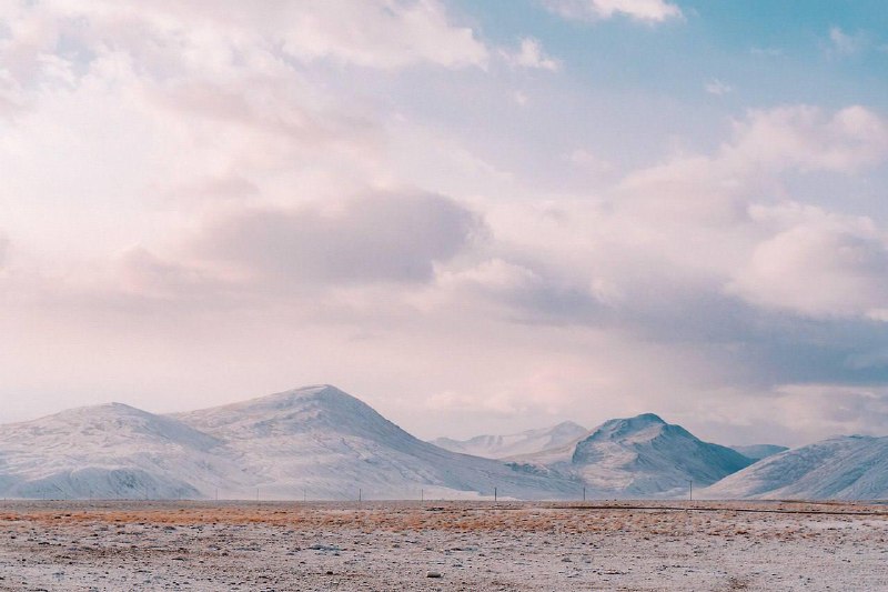 Верблюды на снегу, школьники — на домашнем обучении: в Саудовской Аравии выпал снег фото