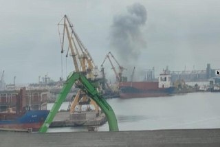 ⚡️В Румынии снова инцидент с дроном: взорвался морской беспилотник. Чей он, власти не уточняютВ порту румынского города Констанца взровался неопознанный беспилотник — инцидент произошел примерно в 10:30 по местному времени, пострадавших нет, сообщила пресс